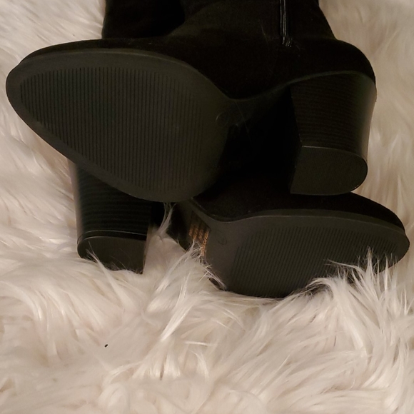 Black faux suede knee-high boots - Picture 4 of 5